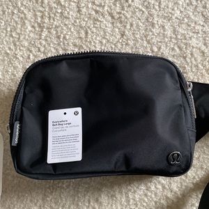 Lululemon brand new everywhere belt bag Large